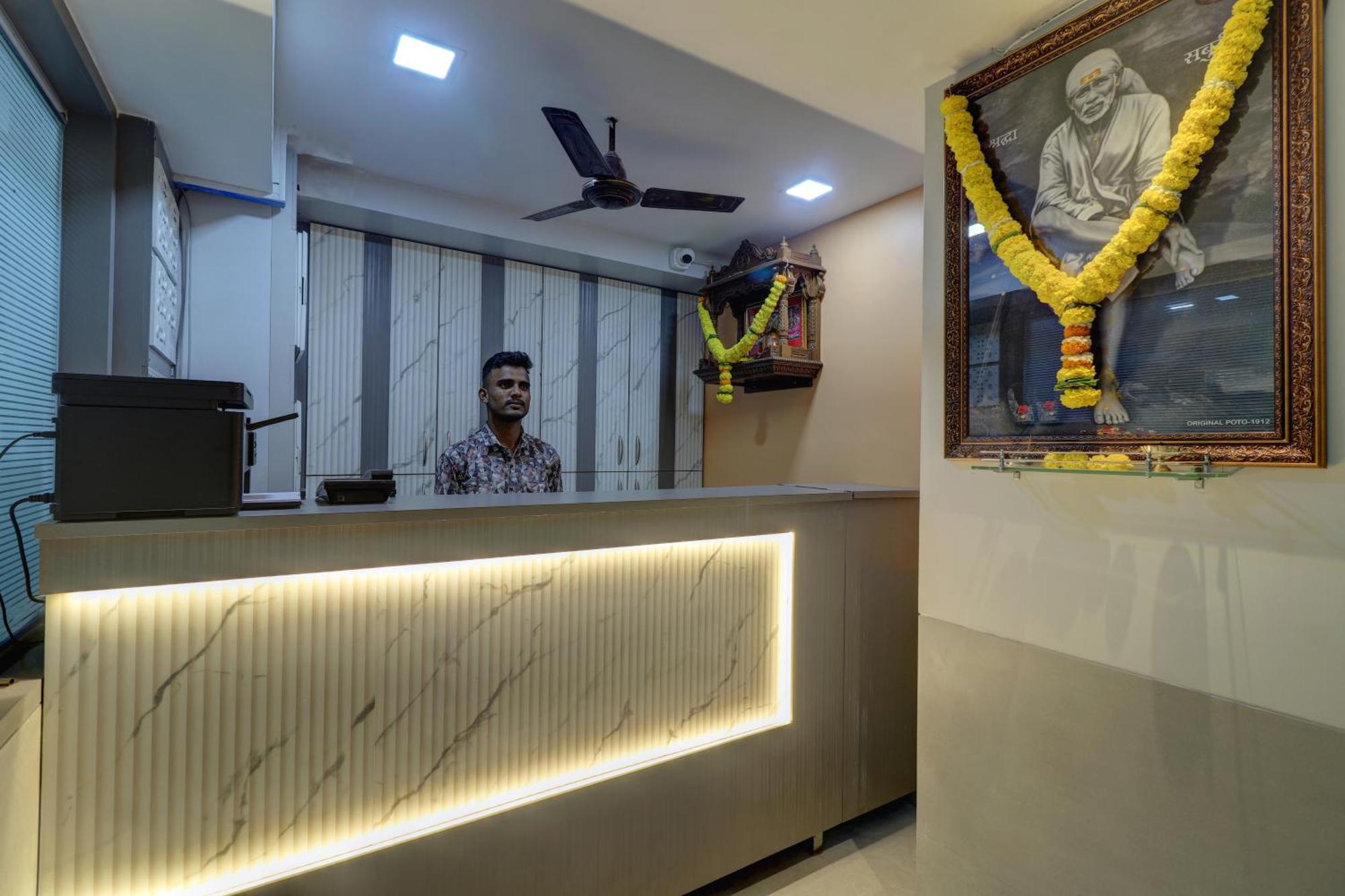 Sai Nidhi Residency Hotel Nova Bombaim Exterior foto